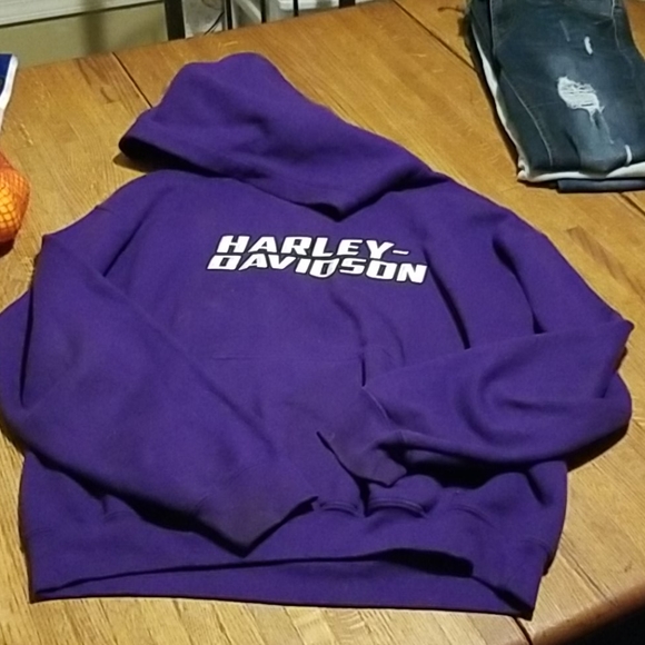 Gildan Tops - Hoodie